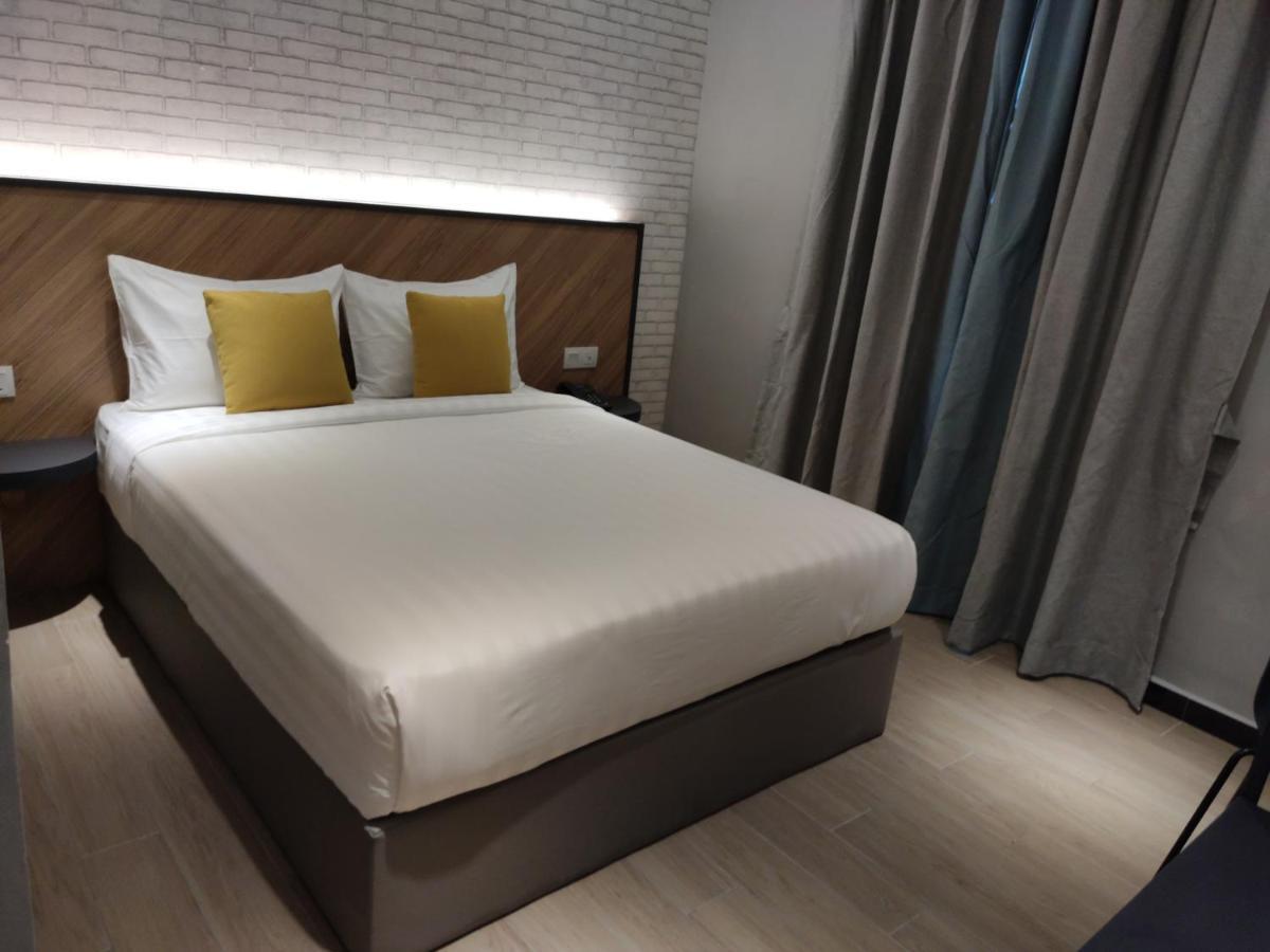 Hotel 99 Seri Kembangan Serdang Buitenkant foto